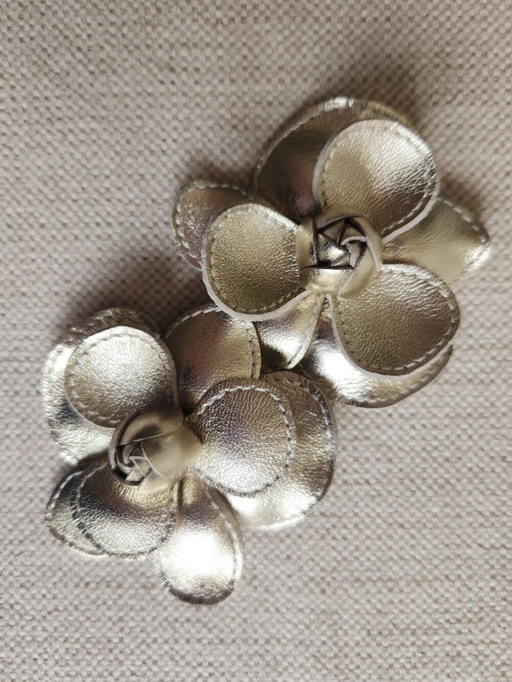 Maguire Pale Gold Leather Flower Shoe Clips (PAIR) - OS